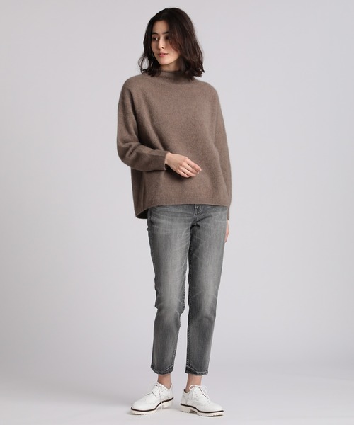 INED(イネド)の「モックネックラクーンニット(ニット/セーター・レディース・ベージュ/グレー/グリーン/キャメル・9号)」の10枚目の写真