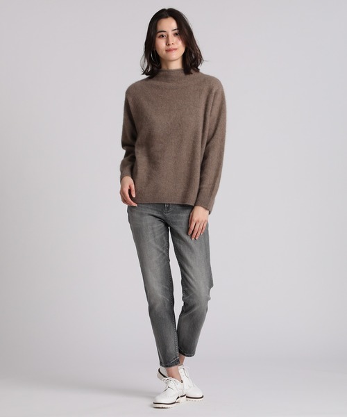 INED(イネド)の「モックネックラクーンニット(ニット/セーター・レディース・ベージュ/グレー/グリーン/キャメル・9号)」の11枚目の写真