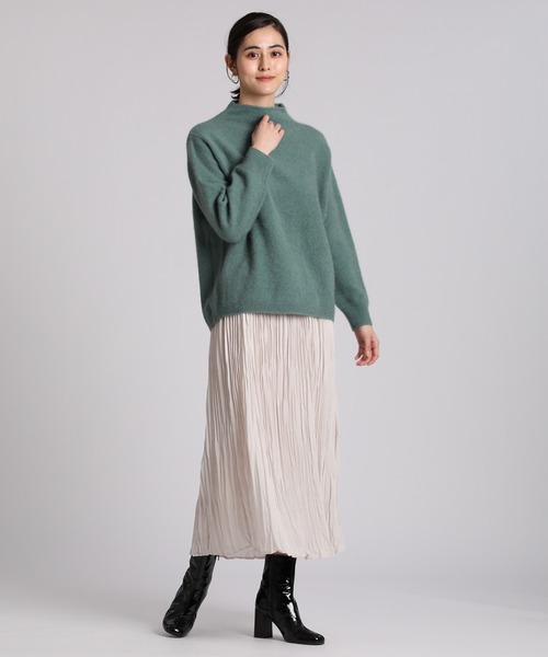 INED(イネド)の「モックネックラクーンニット(ニット/セーター・レディース・ベージュ/グレー/グリーン/キャメル・9号)」の12枚目の写真