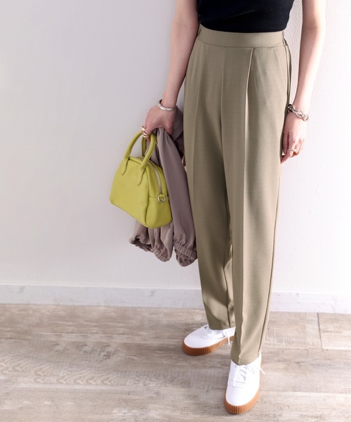 classicalelf（クラシカルエルフ）の「美脚魅せ。吸水速乾&UVカット付のカットジョーゼットテーパードパンツ（スラックス・レディース・オレンジ/グリーン系その他/グレイッシュベージュ/ブラック・SMALL/MEDIUM/LARGE/X-LARGE）」の8枚目の写真