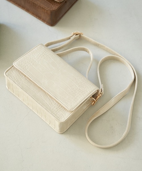 ハンドル付きフラップバッグ