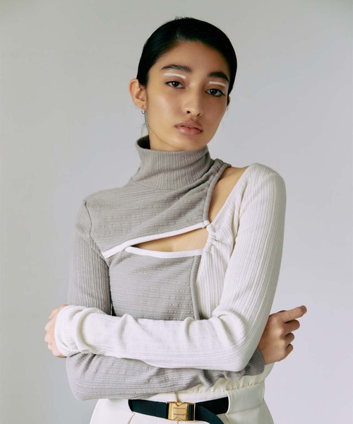 THINGS THAT MATTER（シングス ザット マター）の「THINGS THAT MATTER CONTRAST HIGH NECK RIB TOPS(ARCHIVE COLLECTION)（その他トップス・レディース・ブラック/ベージュ・FREE）」の4枚目の写真