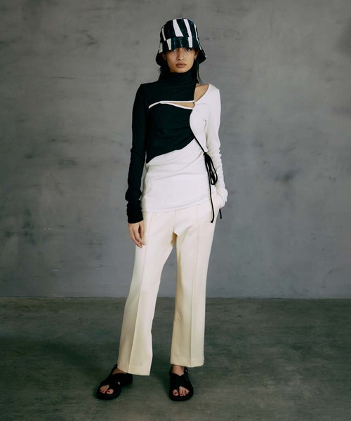 THINGS THAT MATTER（シングス ザット マター）の「THINGS THAT MATTER CONTRAST HIGH NECK RIB TOPS(ARCHIVE COLLECTION)（その他トップス・レディース・ブラック/ベージュ・FREE）」の3枚目の写真