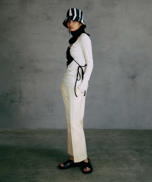 THINGS THAT MATTER（シングス ザット マター）の「THINGS THAT MATTER CONTRAST HIGH NECK RIB TOPS(ARCHIVE COLLECTION)（その他トップス・レディース・ブラック/ベージュ・FREE）」の5枚目の写真