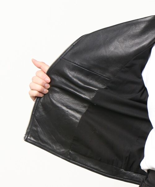 allureville（アルアバイル）の「レザーライダース（ライダースジャケット・レディース・ブラック・1/2）」の2枚目の写真