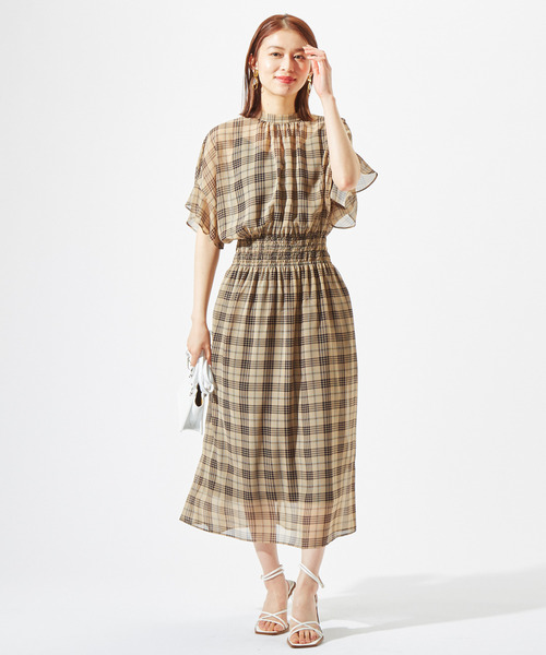 Tiara（ティアラ）の「シフォンチェックハイネックワンピース（ワンピース・レディース・ベージュ/ブラック・FREE）」の5枚目の写真