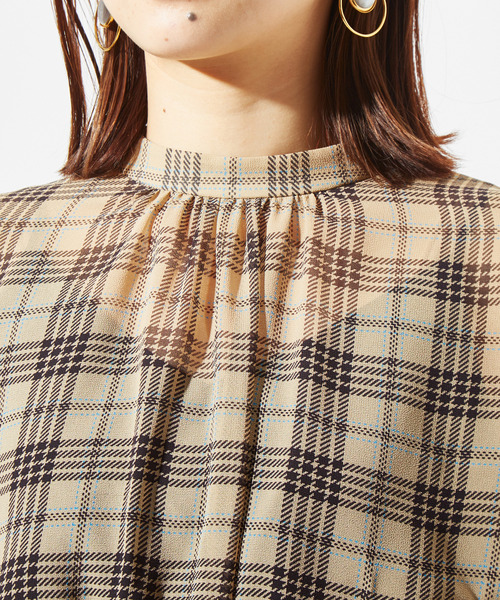 Tiara（ティアラ）の「シフォンチェックハイネックワンピース（ワンピース・レディース・ベージュ/ブラック・FREE）」の9枚目の写真