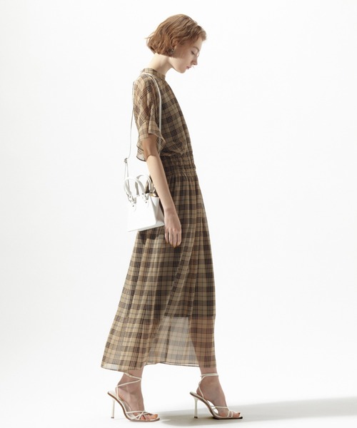 Tiara（ティアラ）の「シフォンチェックハイネックワンピース（ワンピース・レディース・ベージュ/ブラック・FREE）」の2枚目の写真