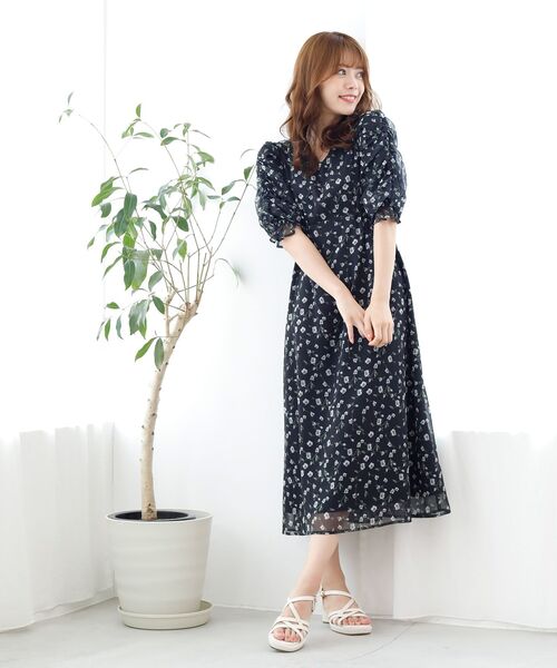 MAJESTIC LEGON（マジェスティックレゴン）の「エアリーフラワーワンピース（ワンピース・レディース・ブラック系その他/グリーン系その他/ホワイト系その他2・SMALL/MEDIUM）」の20枚目の写真