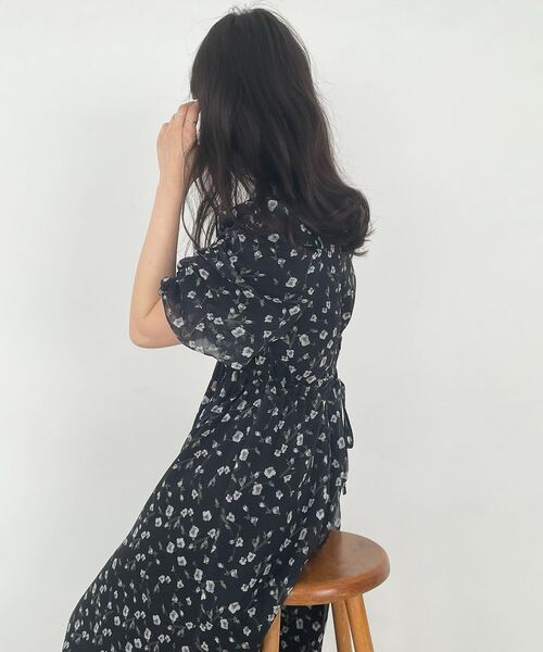 MAJESTIC LEGON（マジェスティックレゴン）の「エアリーフラワーワンピース（ワンピース・レディース・ブラック系その他/グリーン系その他/ホワイト系その他2・SMALL/MEDIUM）」の8枚目の写真