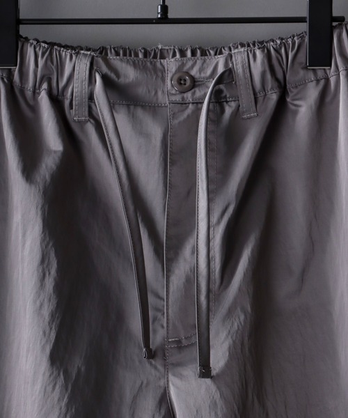 SITRY（シトリー）の「T/C satin wide cargo Shorts/T/Cサテン ワイド カーゴ ショーツ/カラーパンツ（カーゴパンツ・メンズ・ブラック/グレー/オリーブ・M/L）」の4枚目の写真