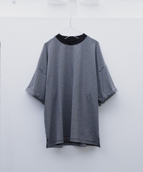 WHIMSIC(ウィムジック)の「【WHIMSIC】モックネックTシャツ(Tシャツ/カットソー・レディース・グリーン/ベージュ/チャコールグレー/ブラック・FREE)」の1枚目の写真