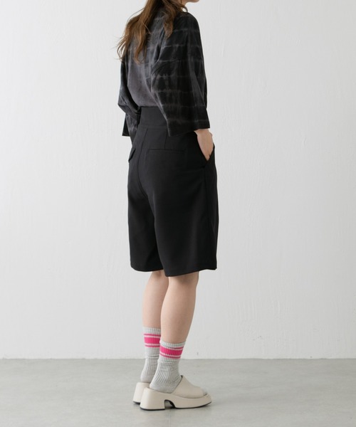 WHIMSIC(ウィムジック)の「【WHIMSIC】モックネックTシャツ(Tシャツ/カットソー・レディース・グリーン/ベージュ/チャコールグレー/ブラック・FREE)」の18枚目の写真