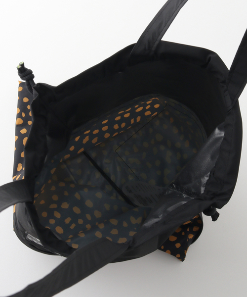 OOF WEAR（オーフウエア）の「OOF WEAR WATER PROOF ドロストバッグ（ショルダーバッグ・レディース・アイボリー/ブラック×ブラック・FREE）」の9枚目の写真