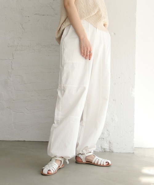 notch.（ノッチ）の「裾ドロストワークパンツ（その他パンツ・レディース・ブラック/ホワイト/ブラウン・M）」の2枚目の写真