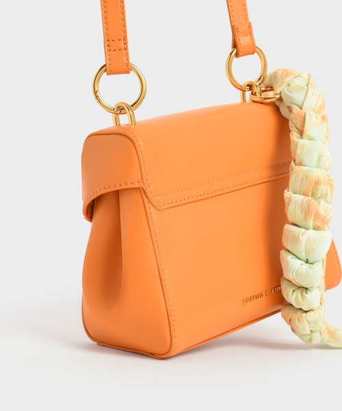 CHARLES & KEITH（チャールズ & キース）の「ユラニスカーフラップ 