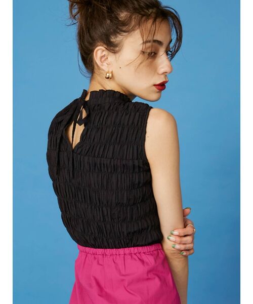 EVRIS（エヴリス）の「シャーリングノースリトップス（シャツ/ブラウス・レディース・ブラック/オレンジ/マスタード・FREE）」の22枚目の写真