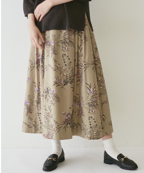 human woman(ヒューマンウーマン)の「◆ボタニカル柄スカート(スカート・レディース・ベージュ系その他3/グリーン系その他4・MEDIUM)」の2枚目の写真