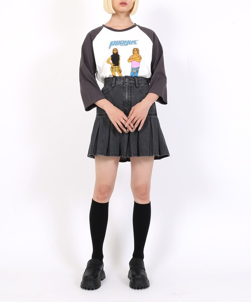 PUNYUS（プニュズ）の「プリーツヘムデニムミニスカート（デニムスカート・レディース・ブラック/ライトブルー・1/3/2/4）」の5枚目の写真