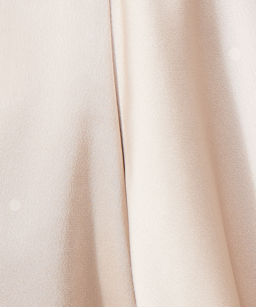 qualite(カリテ)の「《セットアップ対応》アセテートサテンパフブラウス(シャツ/ブラウス・レディース・ピンクベージュ/ブラック・38/36)」の10枚目の写真