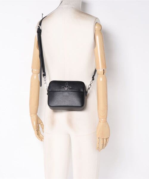 Vivienne Westwood(ヴィヴィアンウエストウッド)の「43030053-S000D-PFCROSSBODY BAG(ショルダーバッグ・レディース・ブラック・FREE)」の3枚目の写真