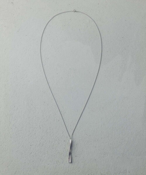and cloud（アンドクラウド）の「Crow feather Long Necklace（ネックレス・レディース・シルバー/ブラック・FREE）」の5枚目の写真