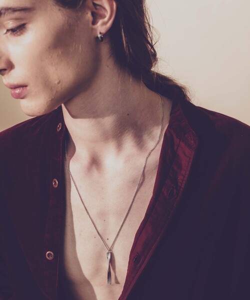 and cloud（アンドクラウド）の「Crow feather Long Necklace（ネックレス・レディース・シルバー/ブラック・FREE）」の3枚目の写真