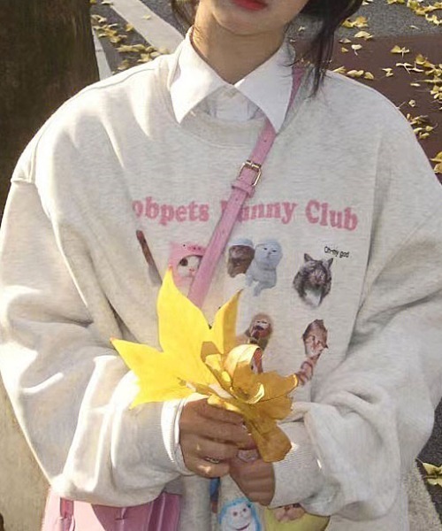 Vipoa（ヴィポア）の「キャットグラフィックオーバーサイズスウェット（スウェット・レディース・オートミール・FREE）」の2枚目の写真