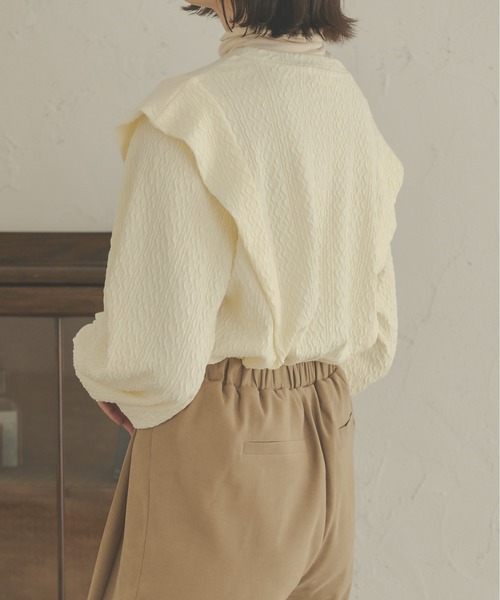 Ambre Neige(アンブルネージュ)の「パフスリーブケーブルカットソー/WEB/EC限定商品(Tシャツ/カットソー・レディース・モカ/アイボリー・FREE)」の5枚目の写真