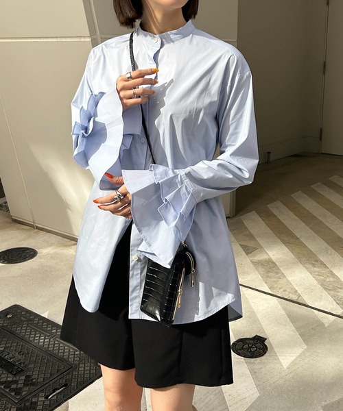 CAPRICIEUX LE'MAGE（カプリシューレマージュ）の「カフスフレアシャツ（シャツ/ブラウス・レディース・ブルー/ホワイト・FREE）」の2枚目の写真