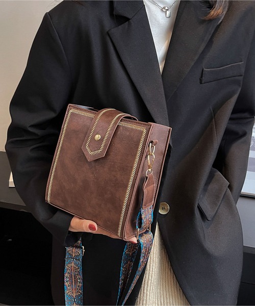 LA VORAGINE（ラ ヴォラジネ）の「ワイドベルト　スクエアショルダーバッグ（ショルダーバッグ・レディース・ブラック/ワイン/ダークブラウン/ブラウン・FREE）」の10枚目の写真