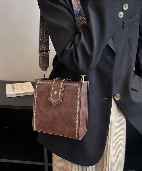 LA VORAGINE（ラ ヴォラジネ）の「ワイドベルト　スクエアショルダーバッグ（ショルダーバッグ・レディース・ブラック/ワイン/ダークブラウン/ブラウン・FREE）」の13枚目の写真