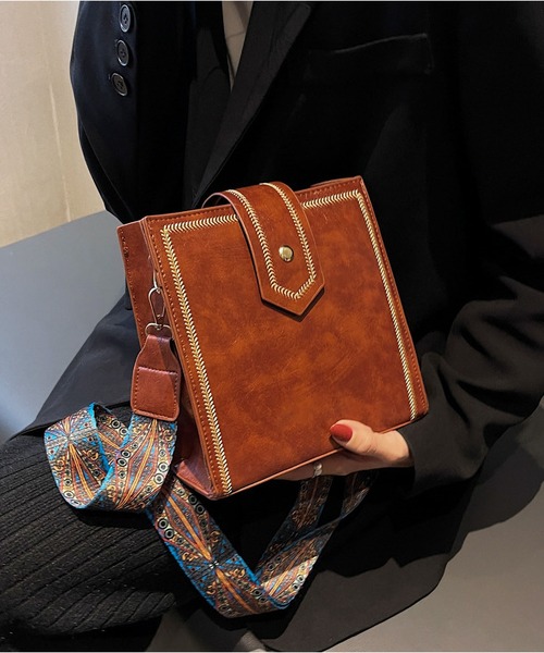 LA VORAGINE（ラ ヴォラジネ）の「ワイドベルト　スクエアショルダーバッグ（ショルダーバッグ・レディース・ブラック/ワイン/ダークブラウン/ブラウン・FREE）」の15枚目の写真