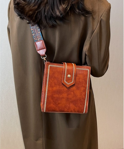 LA VORAGINE（ラ ヴォラジネ）の「ワイドベルト　スクエアショルダーバッグ（ショルダーバッグ・レディース・ブラック/ワイン/ダークブラウン/ブラウン・FREE）」の18枚目の写真