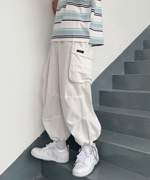 B.R.U(ブル)の「ビッグポケットワイドカーゴパンツ / ルーズシルエットカーゴパンツ / バルーンパンツ(カーゴパンツ・メンズ・ブラック/カーキ/ホワイト・FREE)」の4枚目の写真