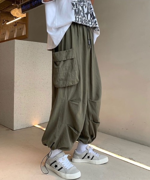 B.R.U(ブル)の「ビッグポケットワイドカーゴパンツ / ルーズシルエットカーゴパンツ / バルーンパンツ(カーゴパンツ・メンズ・ブラック/カーキ/ホワイト・FREE)」の8枚目の写真
