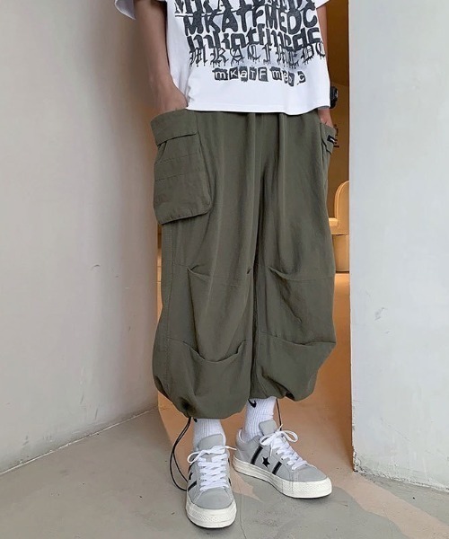 B.R.U(ブル)の「ビッグポケットワイドカーゴパンツ / ルーズシルエットカーゴパンツ / バルーンパンツ(カーゴパンツ・メンズ・ブラック/カーキ/ホワイト・FREE)」の11枚目の写真