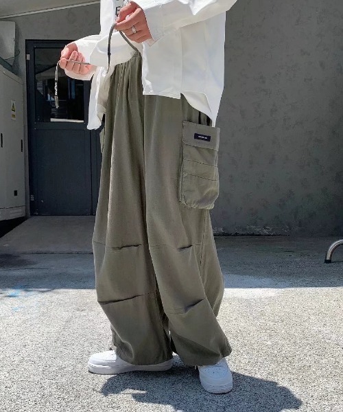 B.R.U(ブル)の「ビッグポケットワイドカーゴパンツ / ルーズシルエットカーゴパンツ / バルーンパンツ(カーゴパンツ・メンズ・ブラック/カーキ/ホワイト・FREE)」の17枚目の写真