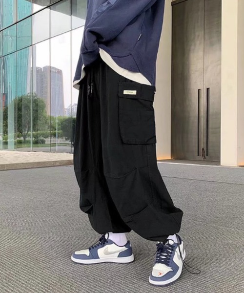 B.R.U(ブル)の「ビッグポケットワイドカーゴパンツ / ルーズシルエットカーゴパンツ / バルーンパンツ(カーゴパンツ・メンズ・ブラック/カーキ/ホワイト・FREE)」の16枚目の写真