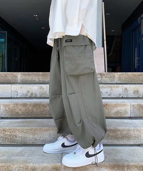 B.R.U(ブル)の「ビッグポケットワイドカーゴパンツ / ルーズシルエットカーゴパンツ / バルーンパンツ(カーゴパンツ・メンズ・ブラック/カーキ/ホワイト・FREE)」の21枚目の写真