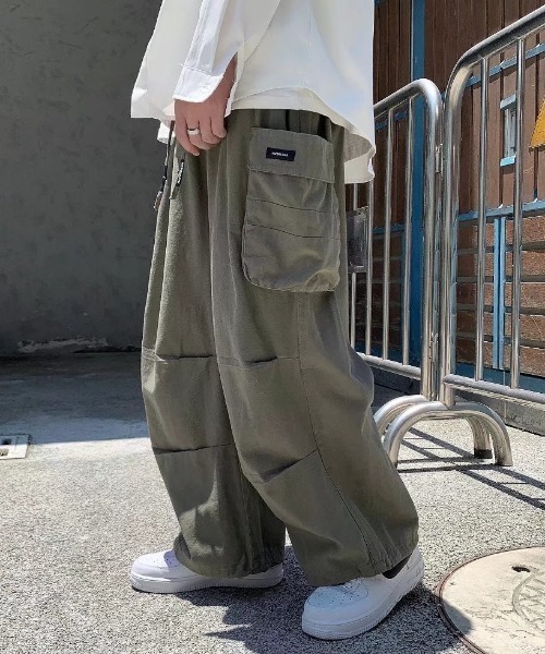 B.R.U(ブル)の「ビッグポケットワイドカーゴパンツ / ルーズシルエットカーゴパンツ / バルーンパンツ(カーゴパンツ・メンズ・ブラック/カーキ/ホワイト・FREE)」の15枚目の写真