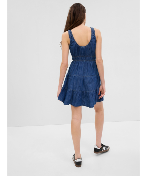 GAP(ギャップ)の「ウォッシュウェル デニム ティアード ミニワンピース(ワンピース・レディース・ライトインディゴブルー・M/L/XS/S/XXS)」の3枚目の写真