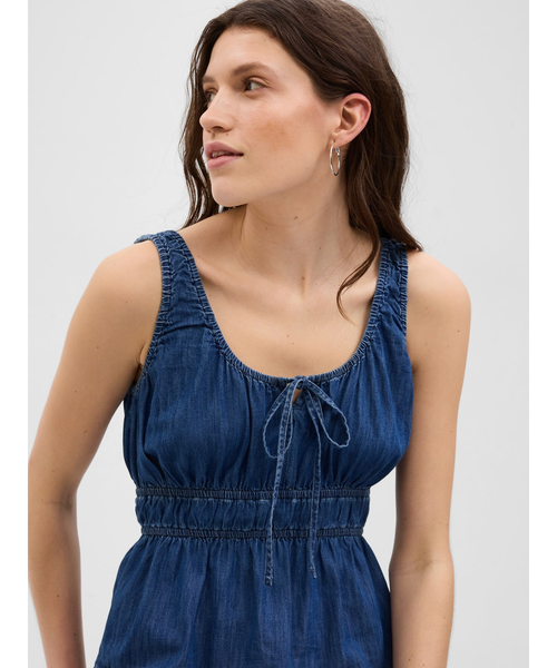 GAP(ギャップ)の「ウォッシュウェル デニム ティアード ミニワンピース(ワンピース・レディース・ライトインディゴブルー・M/L/XS/S/XXS)」の4枚目の写真