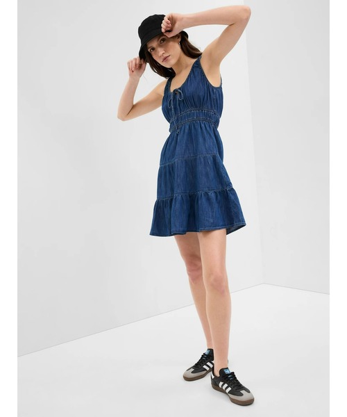 GAP(ギャップ)の「ウォッシュウェル デニム ティアード ミニワンピース(ワンピース・レディース・ライトインディゴブルー・M/L/XS/S/XXS)」の8枚目の写真