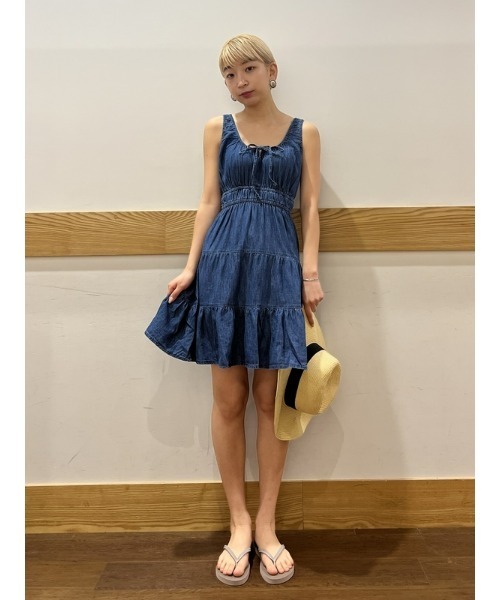 GAP(ギャップ)の「ウォッシュウェル デニム ティアード ミニワンピース(ワンピース・レディース・ライトインディゴブルー・M/L/XS/S/XXS)」の12枚目の写真