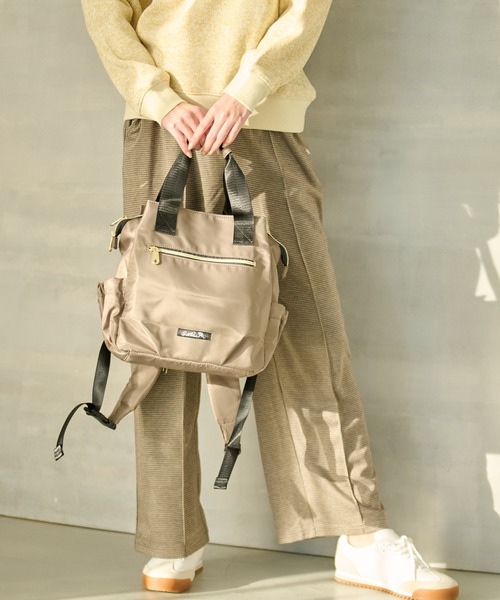 Arnold Palmer（アーノルドパーマー）の「10ポケット ミニリュック（バックパック/リュック・レディース・チャコールグレー/ブラック/ベージュ/ワイン・F）」の6枚目の写真