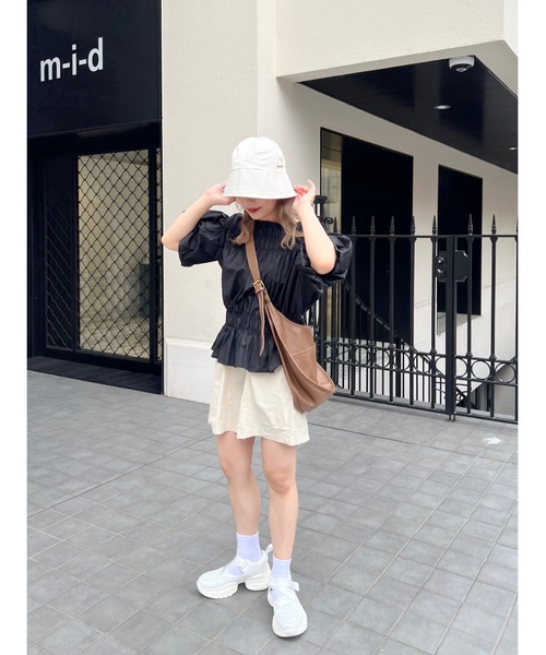 JUMELLE（ジュメロ）の「シャーリングBL（シャツ/ブラウス・レディース・ブラック/ライトベージュ・M）」の4枚目の写真