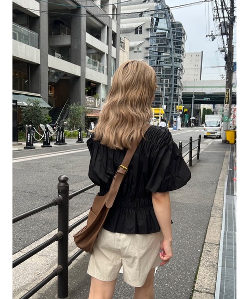 JUMELLE（ジュメロ）の「シャーリングBL（シャツ/ブラウス・レディース・ブラック/ライトベージュ・M）」の15枚目の写真