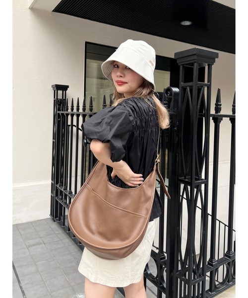 JUMELLE（ジュメロ）の「シャーリングBL（シャツ/ブラウス・レディース・ブラック/ライトベージュ・M）」の22枚目の写真