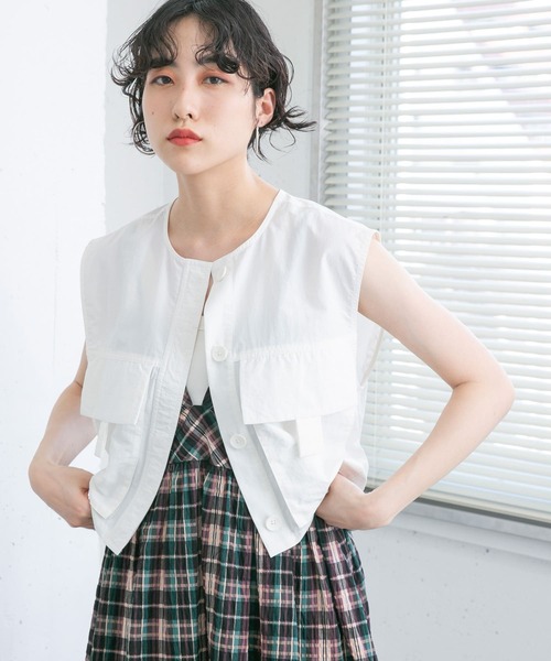 KBF（ケイビーエフ）の「ミリタリーショートベスト（ベスト・レディース・チャコールグレー/オフホワイト/ライトカーキ・ONE）」の4枚目の写真